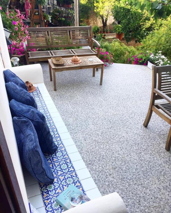 I Leoni Di Sicilia Ferienhaus *